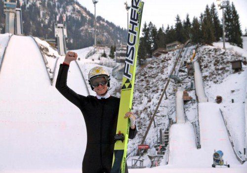 „Juhu, ich lebe noch“ meinte Thomas Morgenstern grinsend nach dem Comeback in Oberstdorf. Privat