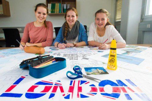 Julia Kaufmann, Christina Metzler und Helen Bitschnau (v. l.) halfen bei den Vorbereitungen mit. PS