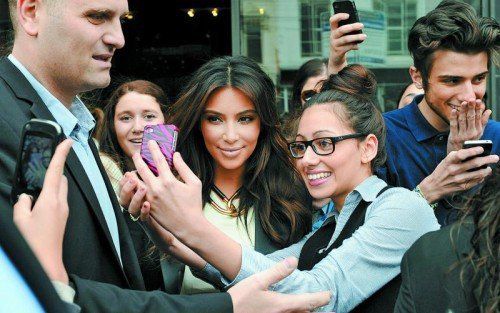 Kim Kardashian und Miss World 2011, Ivian Sarcos, beehren am 27. Februar den Wiener Opernball. FOTOS: AP