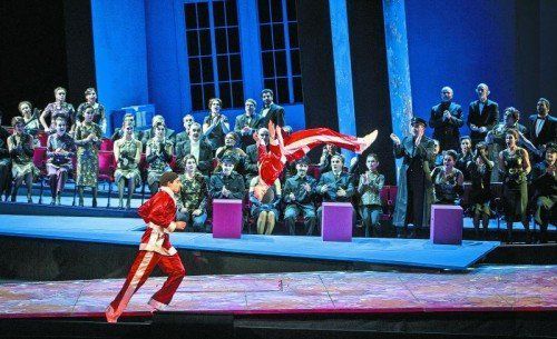 Mit Marco Arturo Marelli hat jener Künstler die neue Grazer „Turandot“ inszeniert und ausgestattet, der diese Aufgaben auch 2015 auf der Bregenzer Seebühne übernimmt. Fotos: Oper Graz/Kmetitsch