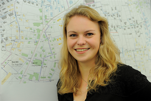 Nathalie Gumprecht sorgt dafür, dass Vorarlberger den richtigen Netzzugang erhalten.  Foto: illwerke vkw