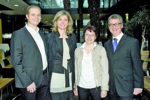 Neu im „element“: Dr. Stefan Zoppel mit Elke, Lucia und Dr. Heinz Jussel (v. l.). Fotos: Franc