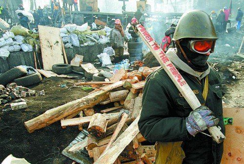 Spuren der Verwüstung: Kampfbereite Bürger. Foto: AP