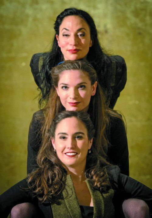 Tama Stern, Katrin Hauptmann und Barbara Camenzind in „Sisters of Swing“ am Landestheater. Foto: VN