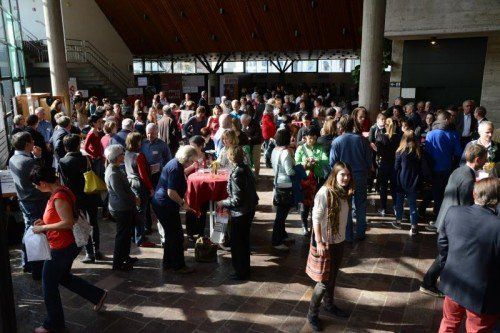 Das vierte Ethikforum stand unter dem Titel "fair leben". Rund 400 Interessierte, darunter 150 SchülerInnen, setzten sich am 8. März 2013 im Dornbirner Kulturhaus mit unterschiedlichen Bereichen des fairen Lebens auseinander. Impulsvorträge kamen von Claudia Langer, Gründerin von www.utopia.de, sowie von der Sozialethikerin Prof. Dr. Hille Haker.