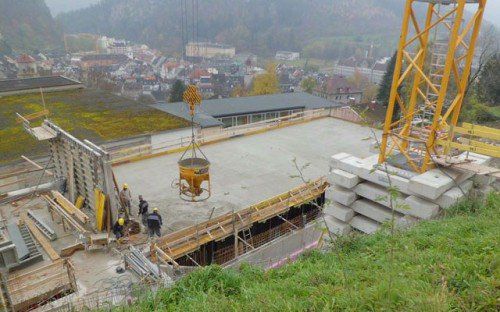 Der Rohbau für den neuen Klassentrakt ist fertig. Institut St. Josef