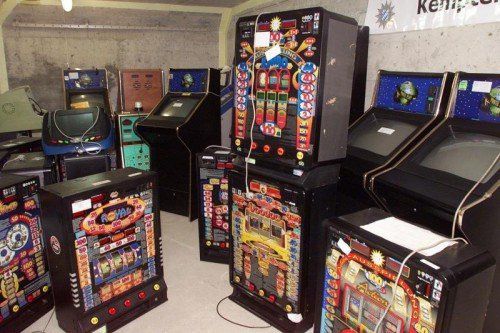 Versiegelte Glücksspielautomaten: In der Bregenzer Bar wurden nicht weniger als 13 illegale Geräte betrieben.