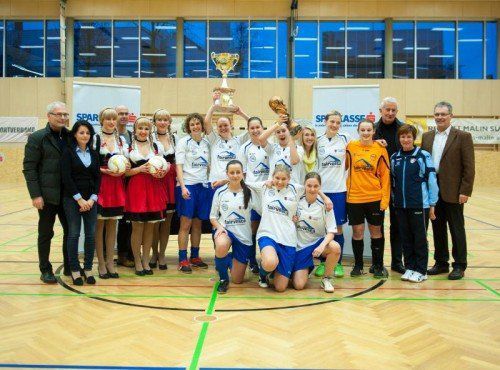 Die Ladys des FFC Vorderland holten sich den ersten Hallenmasters-Titel vor Favorit Rankweil. Foto: rhomberg