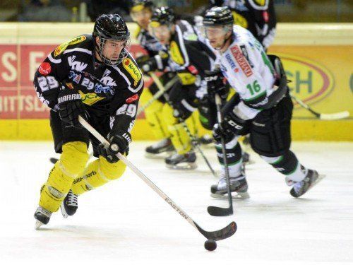 Dornbirn mit Luciano Aquino (l.) muss heute gegen Ljubljana gewinnen, um weiter im Play-off-Rennen zu bleiben. Foto: gepa