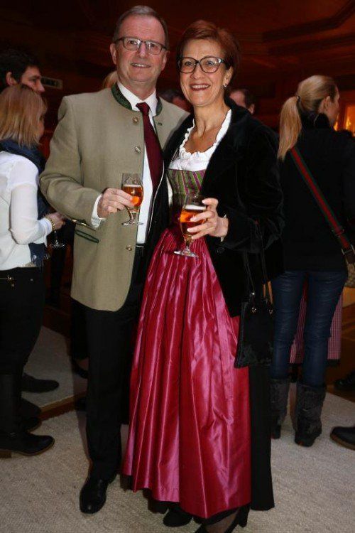 Ebenso unter den Gästen: Karlheinz Kopf mit Karin.