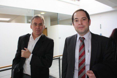 Elmar Battlogg (l.) – hier mit seinem Anwalt Martin Rützler – sieht sich neuerlich mit einer Unterlassungsklage konfrontiert.  Foto: VN/Sta  