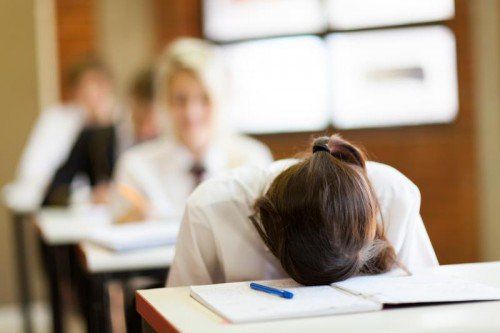 Eltern befürchten, dass die Beurteilung in der Mittelschule bei den Kindern mehr Stress verursachen könnte.