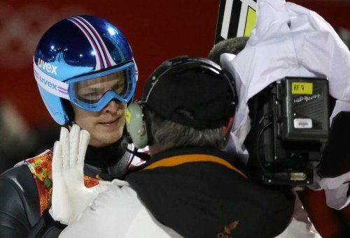 Enttäuschung pur bei Michael Hayböck. Der Niederösterreicher dominierte die Trainings, im Bewerb reichte es für ihn nur zu Platz fünf. Thomas Diethart sprang auf Platz vier. Foto: epa