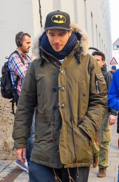 Felix Neureuther verlässt die Praxis von Dr. Müller-Wohlfahrt. epa