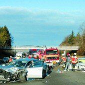 St. Gallen: Auffahrunfall mit sechs Autos forderte drei Verletzte