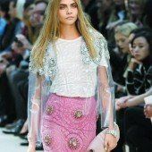 Auch Topmodel Delevingne trägt Spitze