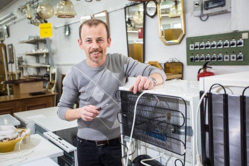 Fritz Fuchsberger gibt so schnell kein defektes Elektrogerät auf. Foto: VN/Steurer