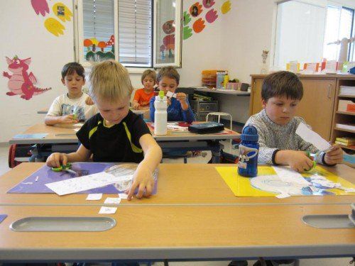 Für die Schüler der Ganztagsklasse in der Volksschule Lustenau-Kirchdorf gibt es immer etwas Interessantes zu tun. Foto: Emanuel Gächter