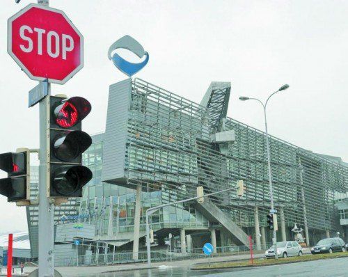 HAA-Zentrale in Klagenfurt: IHS-Chef Keuschnigg meint, letztlich werde die Causa die Steuerzahler 13 Milliarden Euro kosten. Foto: epa