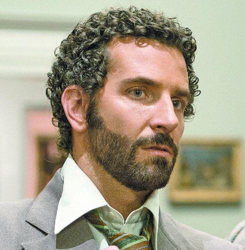 Im Film „American Hustle“ trägt Bradley Cooper Locken. Foto: AP