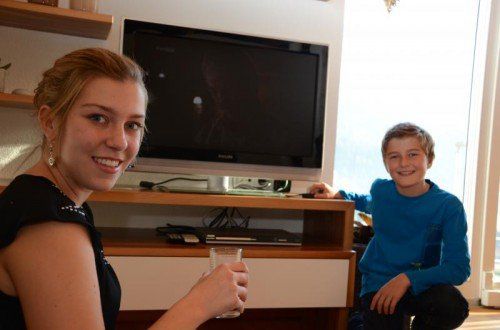 Jana und Manuel sind bemüht, sparsam mit dem Strom umzugehen und wurden dafür mit den VN-Klimaschutzpreis 2012 belohnt.  Foto: Dünser  