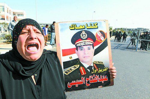 Kandidiert er? Anhängerin mit Al-Sisi-Porträt. Foto: EPA