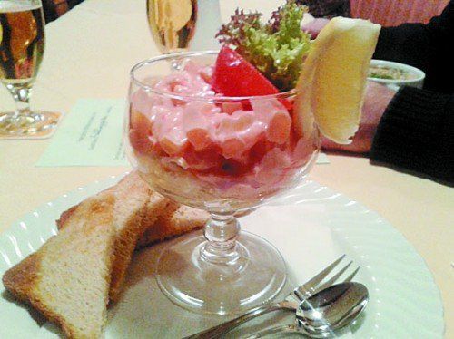 Knackig und frisch: Der Crevettencocktail.