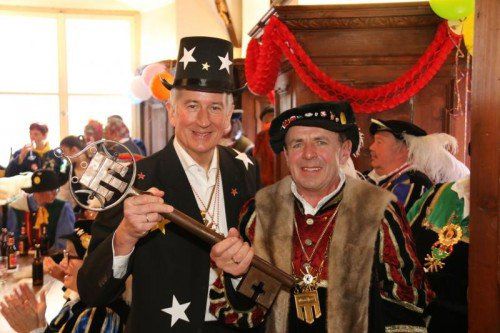 Machtübernahme: Bgm. Wilfried Berchtold und Lothar Gallaun alias Graf Rudolf VIII.