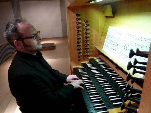 Natter studierte Orgel bei Guy Bovet an der Musikakademie Basel.  