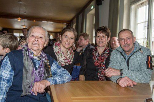 Oma Frieda mit Enkelin Julia sowie den Eltern von Susanne Moll, Hilda und Franz-Anton (von links.) Fotos: VN/Stiplovsek (2)