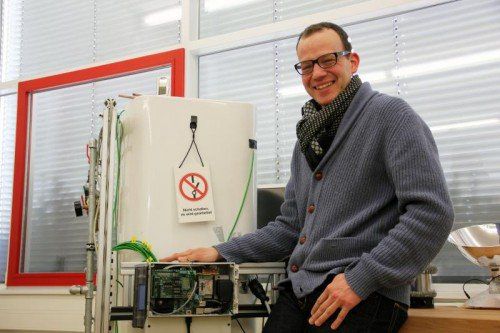 Petrasch forscht in einem Projekt an einem intelligenten und kostensparenden Wasserboiler. Foto: VN/BEM
