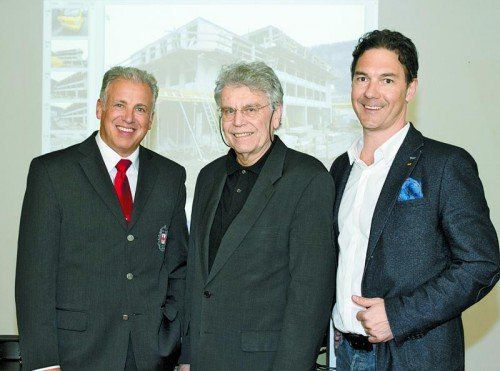 Präsentierten das neue Gebäude: RK-Direktor Roland Gozzi, Architekt Gunter Wratzfeld und Alexander Stuchly (i+R). Fotos: Franc