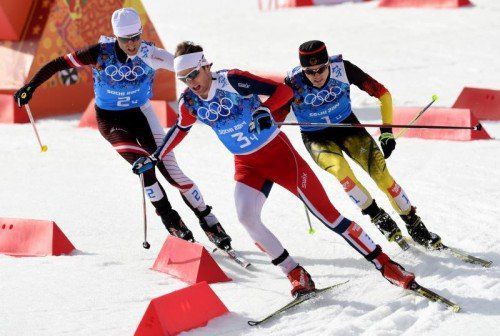 Schlussläufer Mario Stecher (li.)kämpfte bis zur letzten Kurve um Gold in der Nordischen Kombination. gepa