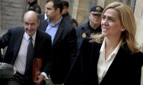 Die spanische Prinzessin Cristina im Februar 2014 vor dem ersten Verhör: Sie weist alle Vorwürfe zurück.  FOTO: EPA