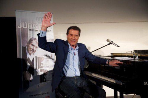Über 100 Millionen Platten hat Udo Jürgens bisher verkauft. Jetzt veröffentlicht er sein 53. Album „Mitten im Leben“. Foto: EPA