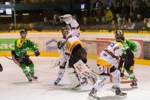 VEU-Goalie Bernhard Bock und seine Nebenleute sind im Spitzenspiel gegen Jesenice gefordert. Foto: vn/DS
