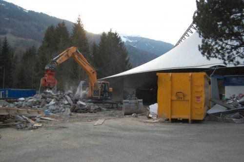Abbrucharbeiten laufen auf Hochtouren. Foto: str