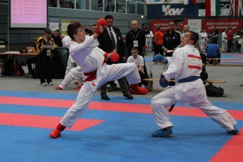 André Gratzer (l.) konnte das Ländle-Duell im Finale über 68 kg in der U-18-Oberstufe gegen Bozo Lazarevic für sich entscheiden. schwämmle