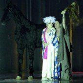 „Die Krönung Richards III.“ als wenig königlicher, aber langer Burgtheater-Abend