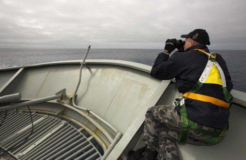 Auf Satellitenaufnahmen sind nach malaysischen Angaben 122 Wrackteile entdeckt worden. Doch bislang ist kein einziges Teil gefunden worden. Foto: AP