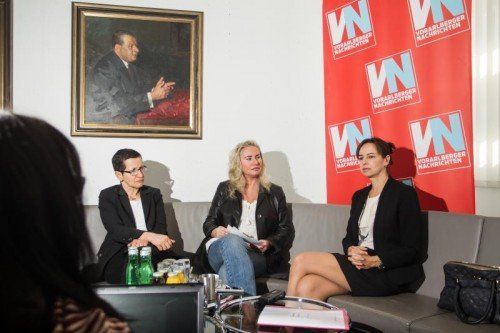 Begleitet von LR Greti Schmid besuchte Sophie Karmasin gestern die VN-Redaktion.  FOTO: VN/STEURER