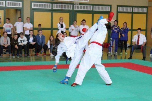 Bettina Plank (l.) stellte ihr Können bei den Titelgewinnen im Einzel und im Team eindrucksvoll unter Beweis. Foto: schwämmle