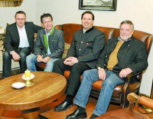 Bürgermeister Ewald Tschanhenz (St. Gallenkirch), Turnierdirektor Uwe Seebacher, Manuel Bitschnau (GF Montafon Tourismus) und Standes­repräsentant Rudi Lerch (v. l.).