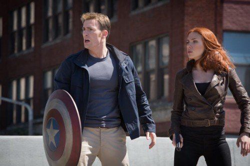 Captain America (Evans) und Black Widow (Johansson) kämpfen im neuen Marvel-Abenteuer gegen den Winter Soldier. Foto: Walt Disney