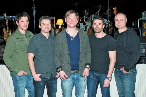 Daniel Benzer (Mitte) mit den Bandmitgliedern Florian Frick, Manuel Zelzer, Daniel Kröll und Dietmar Sigmund (v.l.). FOTO: FRANC