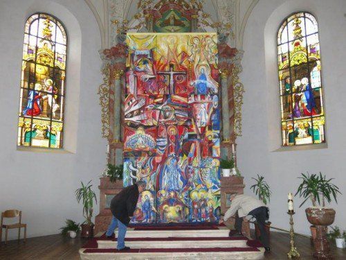 Das Tuch überdeckt seit 2009 in der Fastenzeit das Altarbild.  lag