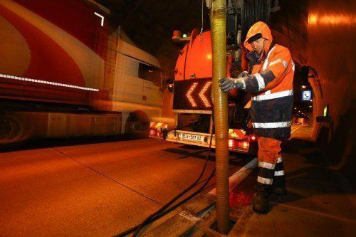 Der Frühjahrputz wird auch im
Tunnel groß geschrieben.
