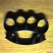 Mit Schlagring unterwegs