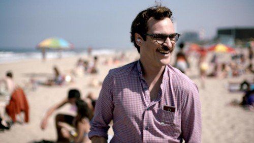 Der Tagträumer Joaquin Phoenix arbeitet in einer nicht weiter datierten Zukunft als Ghostwriter.  Foto: Warner Bros.