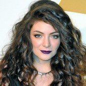 Lorde macht sich über Promi-Reporter lustig